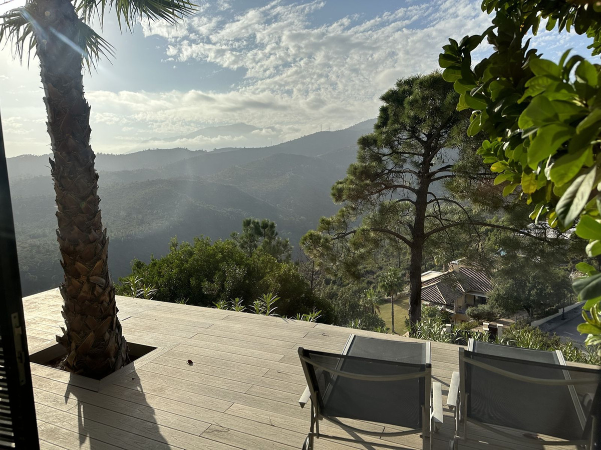 5 Bed Townhouse for sale in Benahavís Costa Del Sol, Málaga, Spain