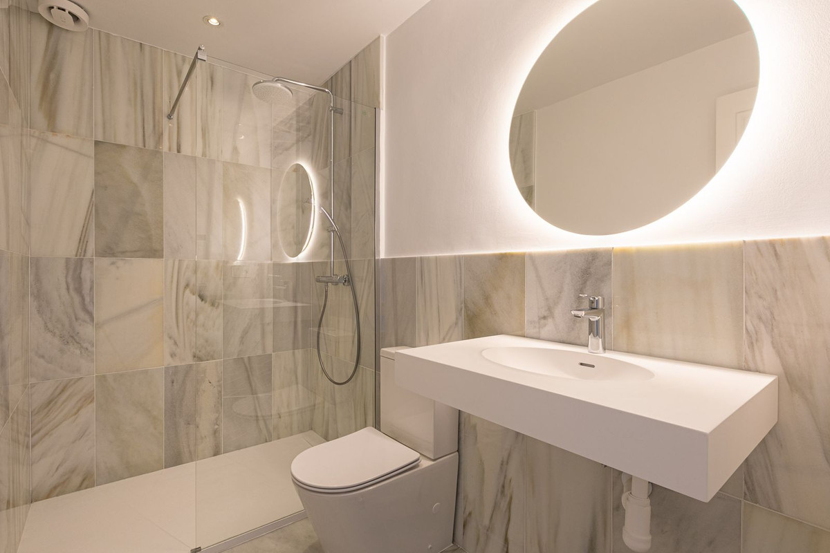 5 Bed Townhouse for sale in Benahavís Costa Del Sol, Málaga, Spain