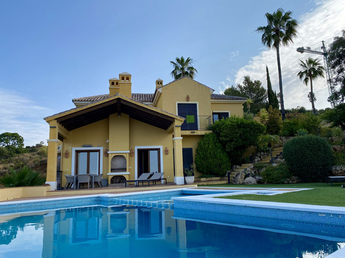 5 Bed Townhouse for sale in Benahavís Costa Del Sol, Málaga, Spain