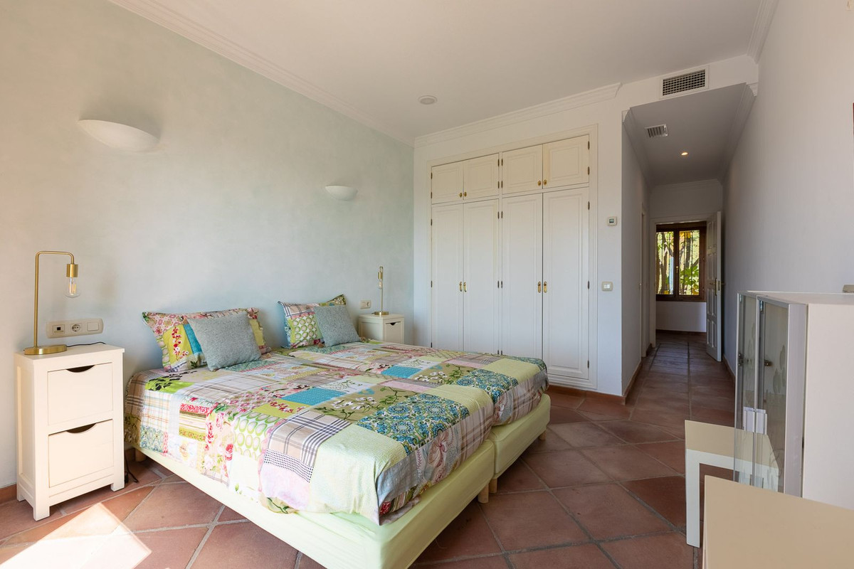 5 Bed Townhouse for sale in Benahavís Costa Del Sol, Málaga, Spain