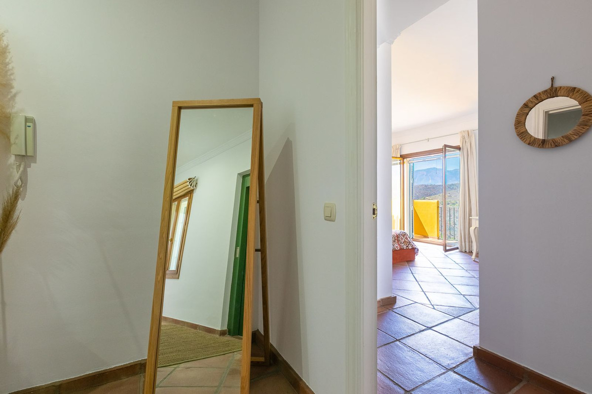 5 Bed Townhouse for sale in Benahavís Costa Del Sol, Málaga, Spain