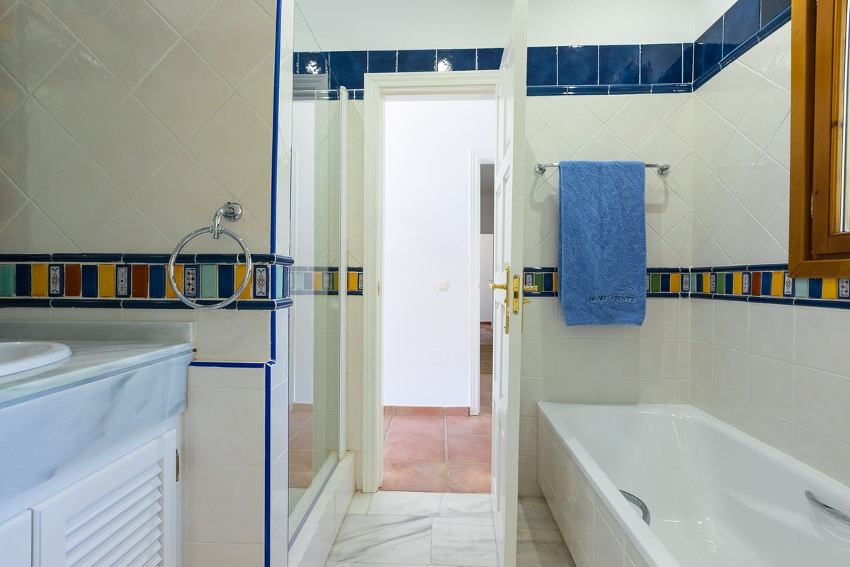 5 Bed Townhouse for sale in Benahavís Costa Del Sol, Málaga, Spain