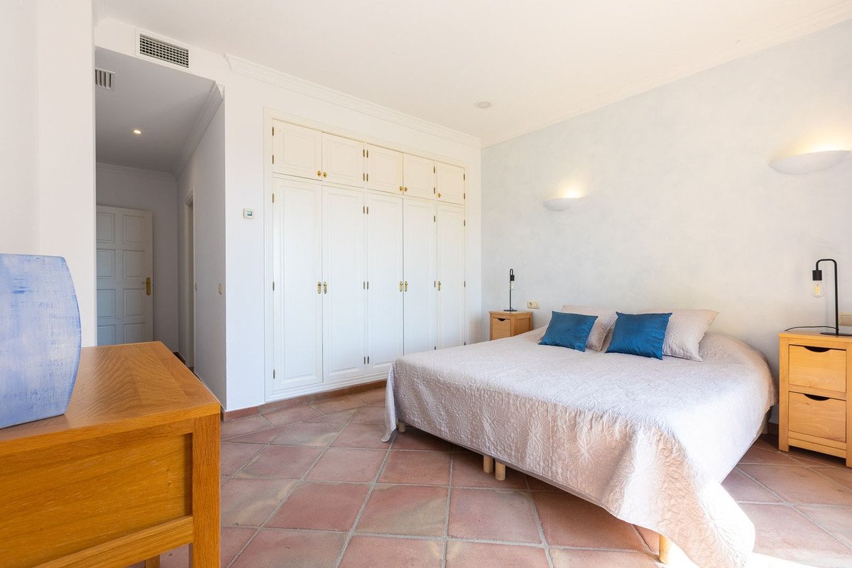 5 Bed Townhouse for sale in Benahavís Costa Del Sol, Málaga, Spain