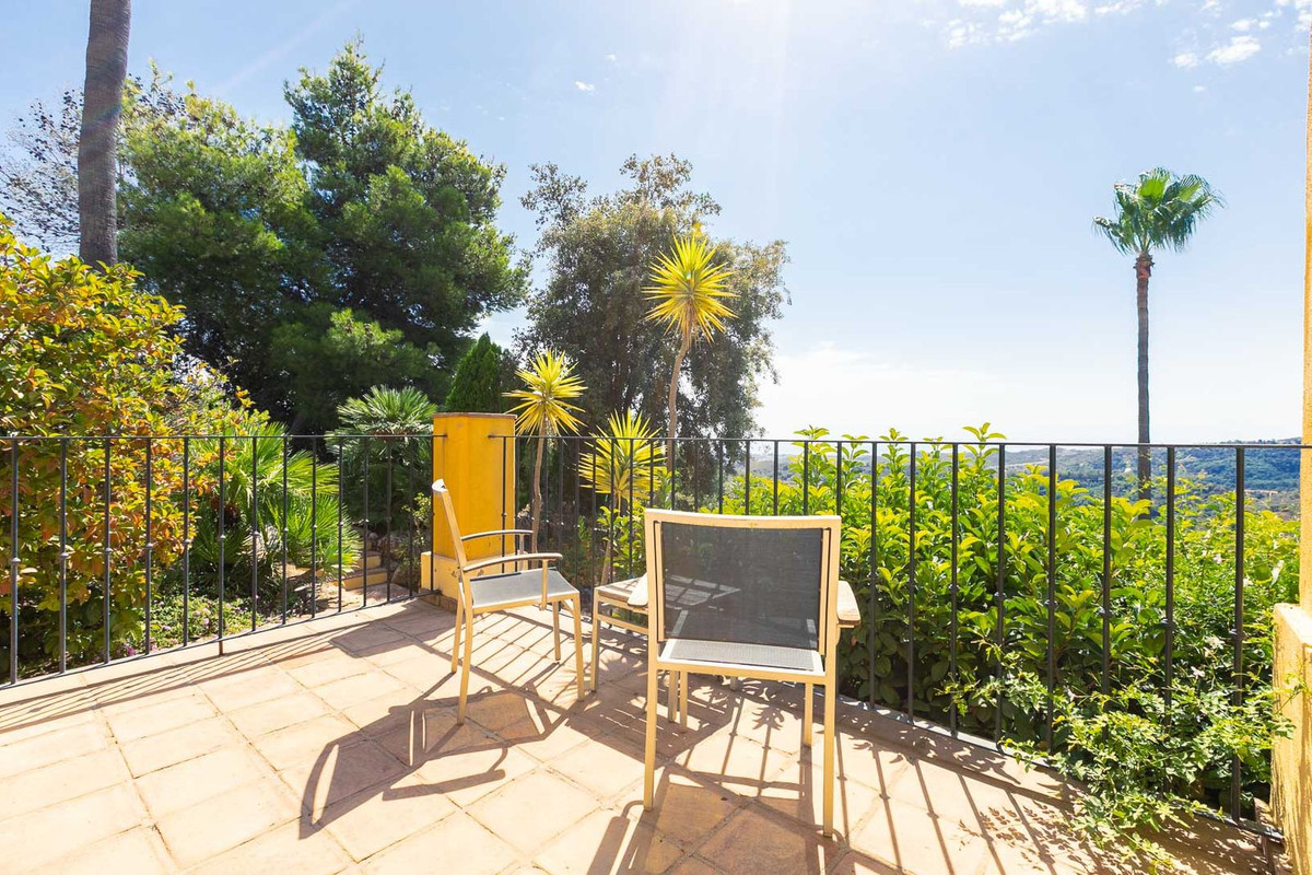 5 Bed Townhouse for sale in Benahavís Costa Del Sol, Málaga, Spain