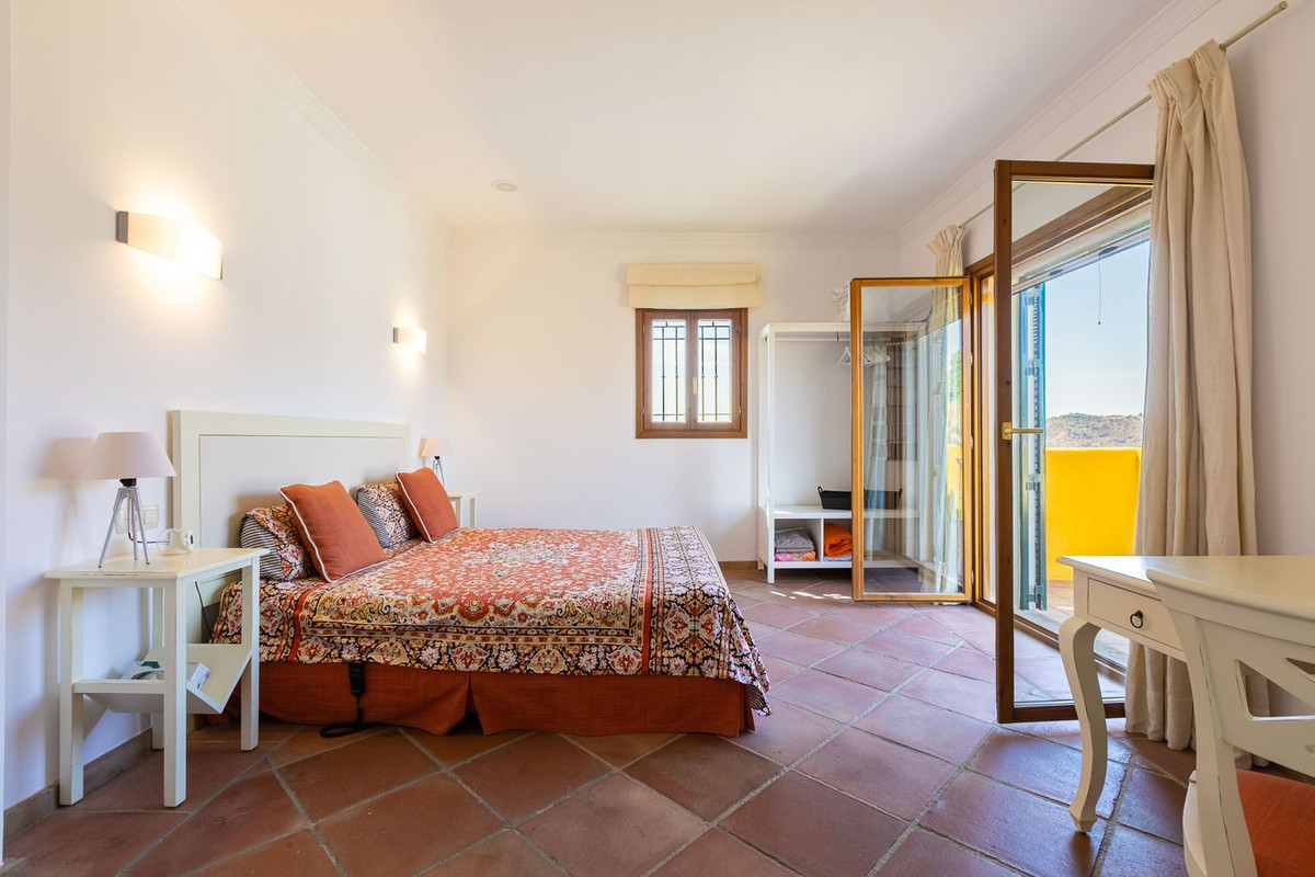 5 Bed Townhouse for sale in Benahavís Costa Del Sol, Málaga, Spain