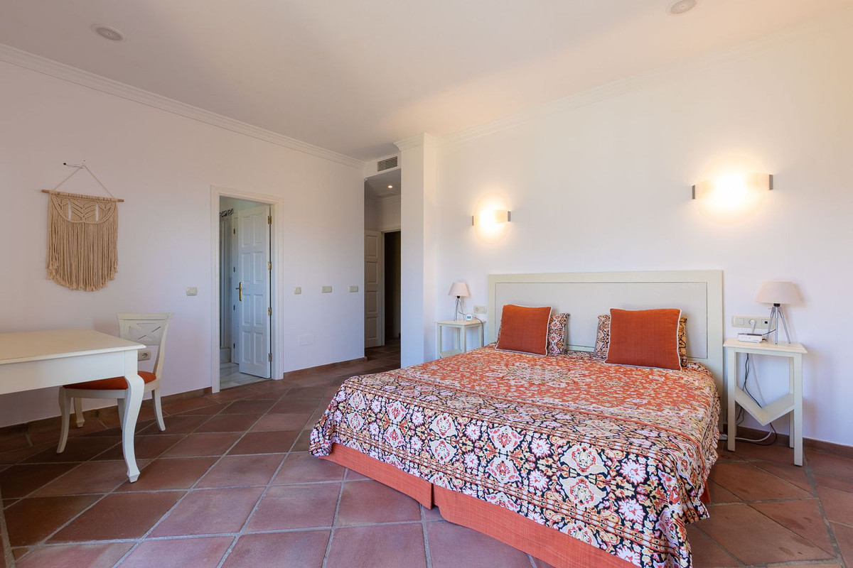 5 Bed Townhouse for sale in Benahavís Costa Del Sol, Málaga, Spain