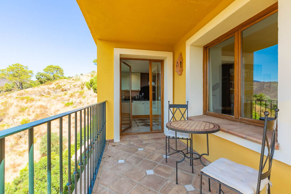 5 Bed Townhouse for sale in Benahavís Costa Del Sol, Málaga, Spain