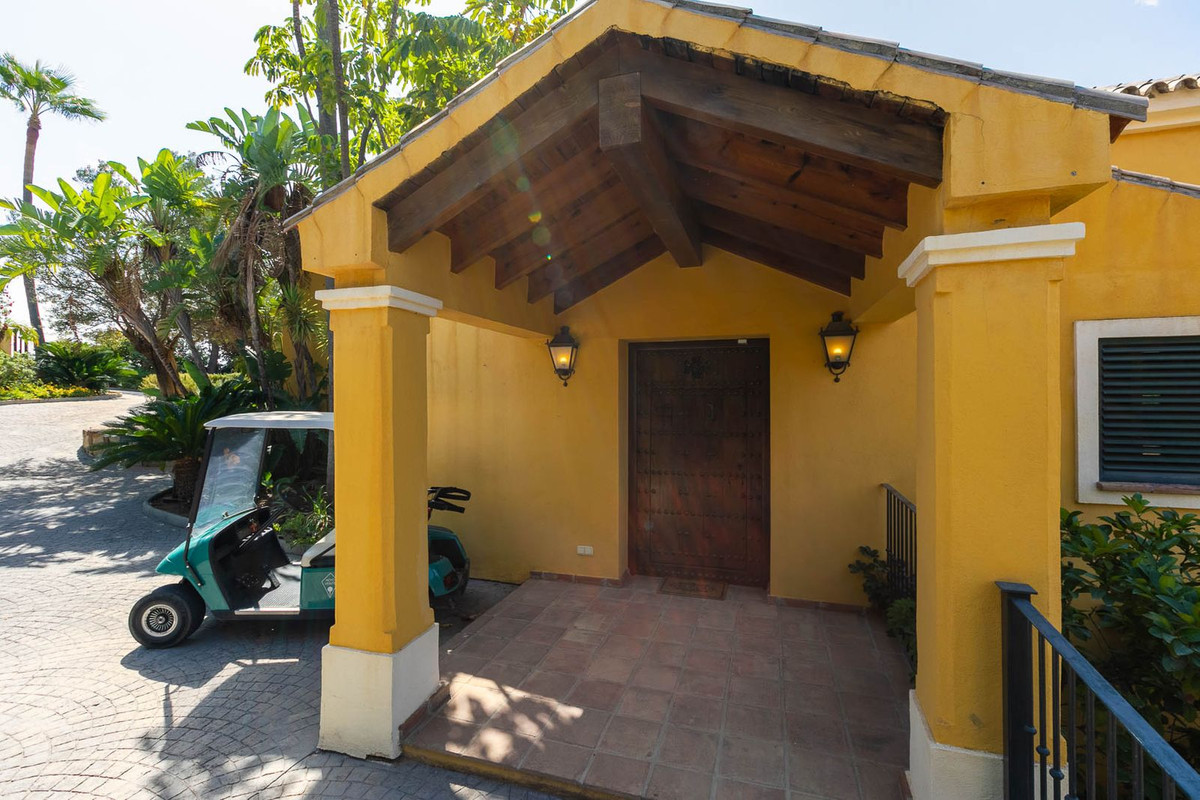 5 Bed Townhouse for sale in Benahavís Costa Del Sol, Málaga, Spain