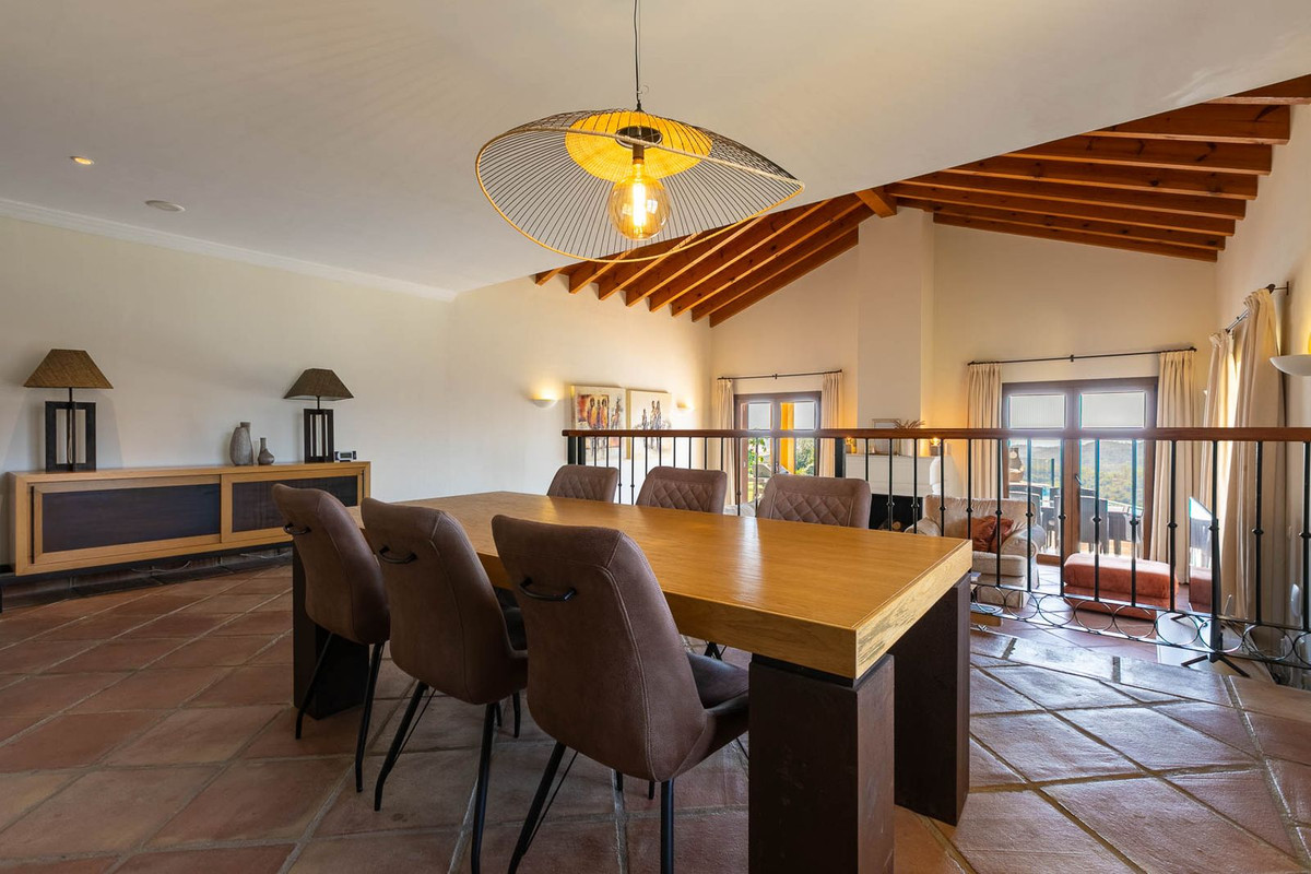 5 Bed Townhouse for sale in Benahavís Costa Del Sol, Málaga, Spain