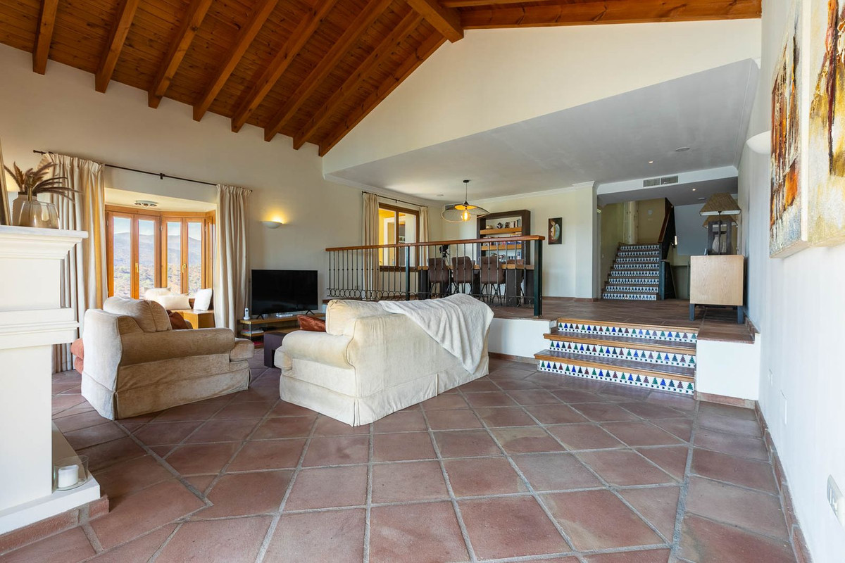 5 Bed Townhouse for sale in Benahavís Costa Del Sol, Málaga, Spain