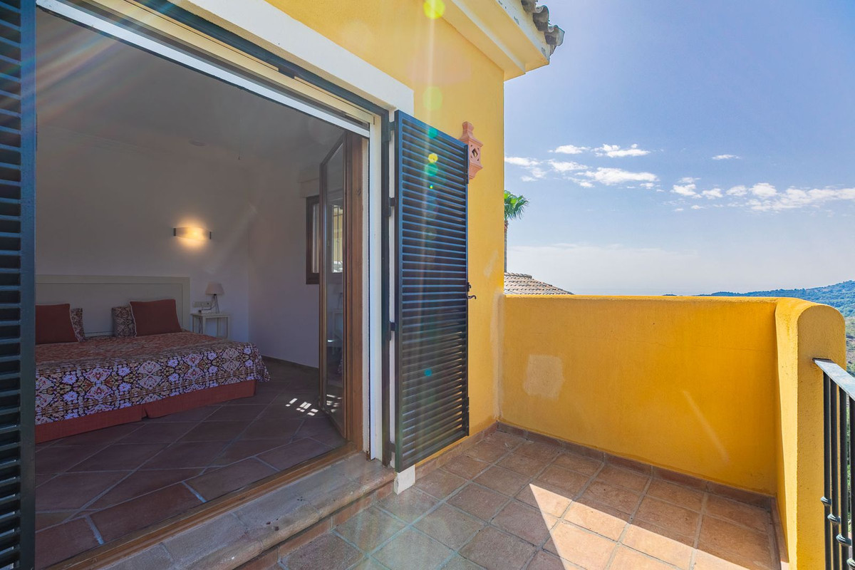 5 Bed Townhouse for sale in Benahavís Costa Del Sol, Málaga, Spain