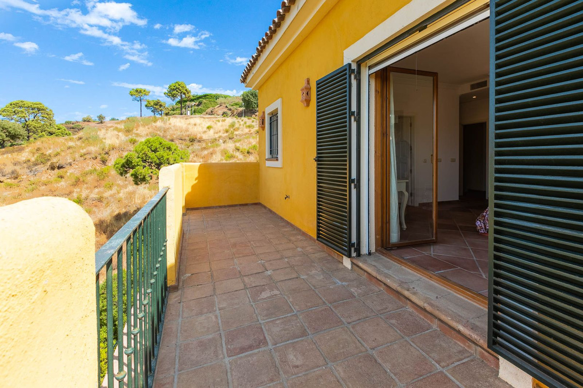 5 Bed Townhouse for sale in Benahavís Costa Del Sol, Málaga, Spain