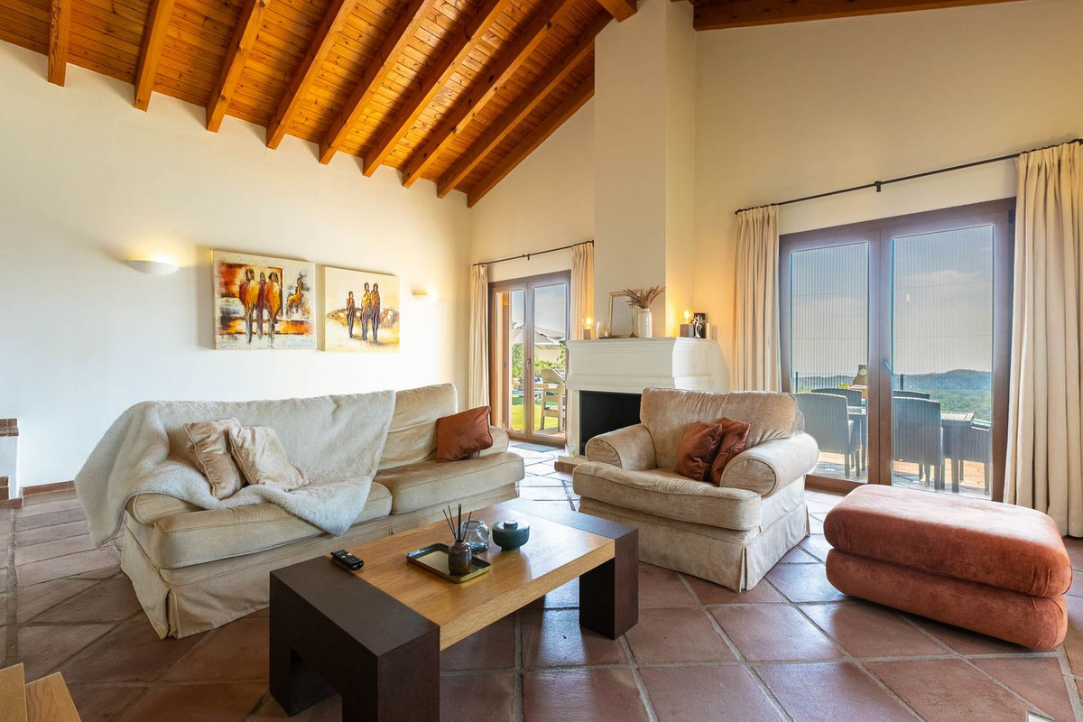 5 Bed Townhouse for sale in Benahavís Costa Del Sol, Málaga, Spain