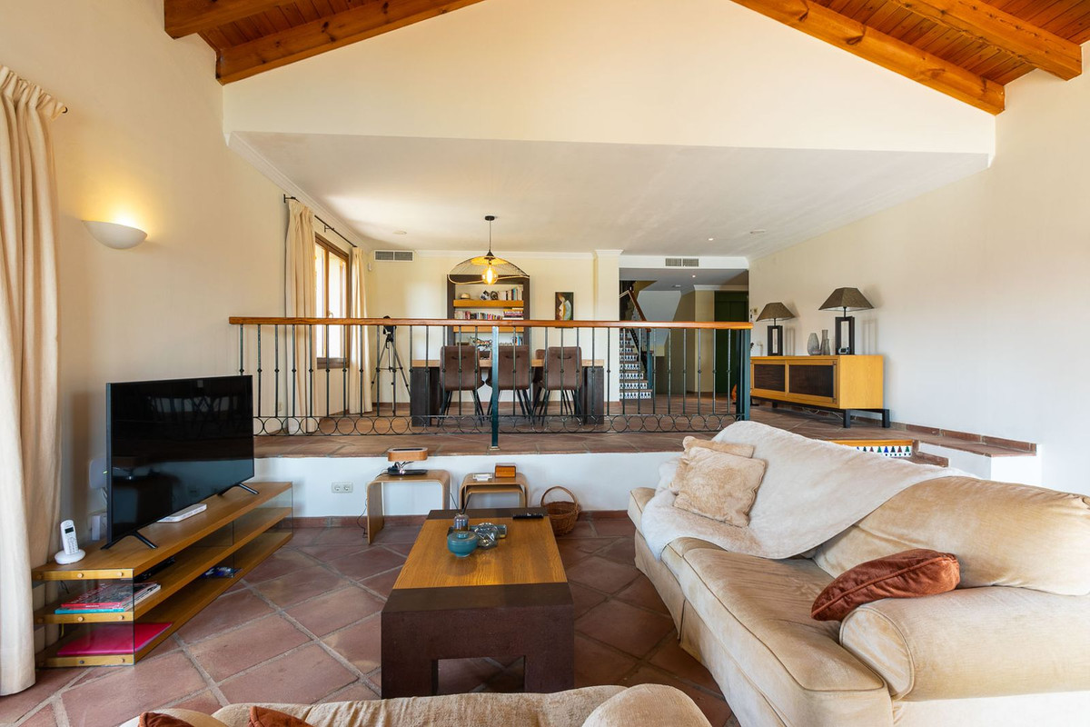 5 Bed Townhouse for sale in Benahavís Costa Del Sol, Málaga, Spain