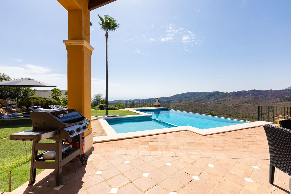 5 Bed Townhouse for sale in Benahavís Costa Del Sol, Málaga, Spain