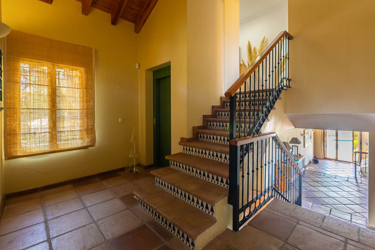 5 Bed Townhouse for sale in Benahavís Costa Del Sol, Málaga, Spain