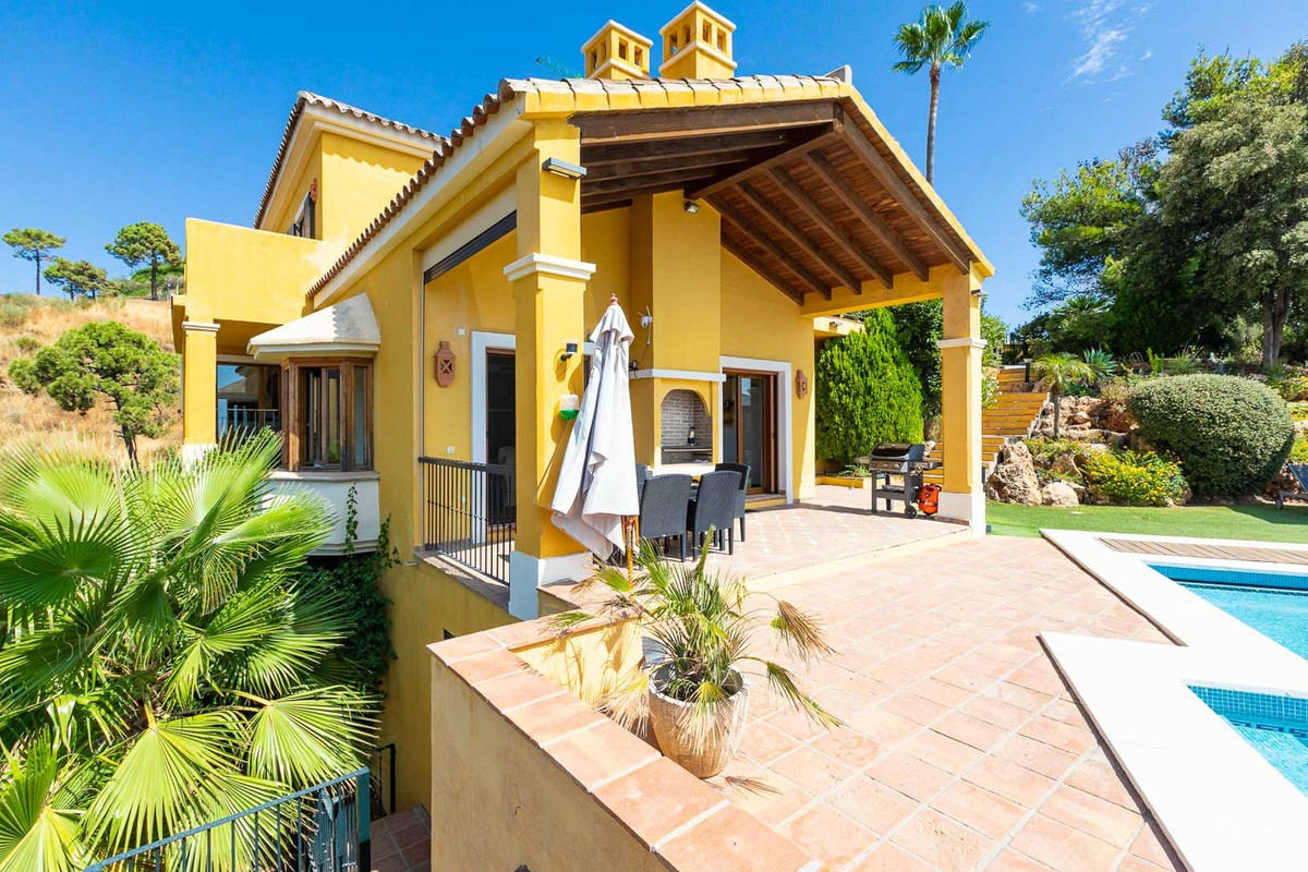 5 Bed Townhouse for sale in Benahavís Costa Del Sol, Málaga, Spain
