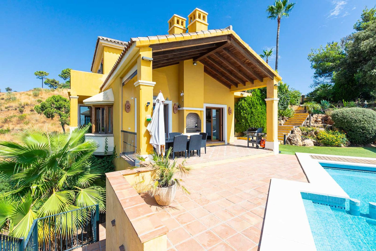 5 Bed Townhouse for sale in Benahavís Costa Del Sol, Málaga, Spain