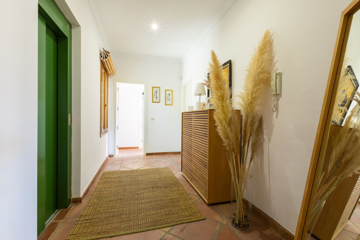 5 Bed Townhouse for sale in Benahavís Costa Del Sol, Málaga, Spain