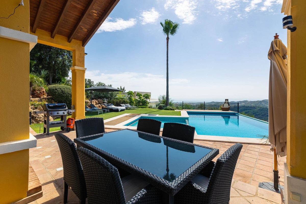 5 Bed Townhouse for sale in Benahavís Costa Del Sol, Málaga, Spain