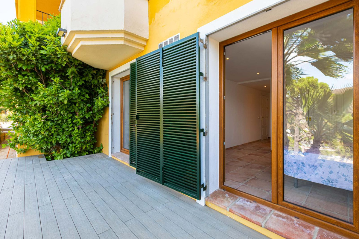5 Bed Townhouse for sale in Benahavís Costa Del Sol, Málaga, Spain