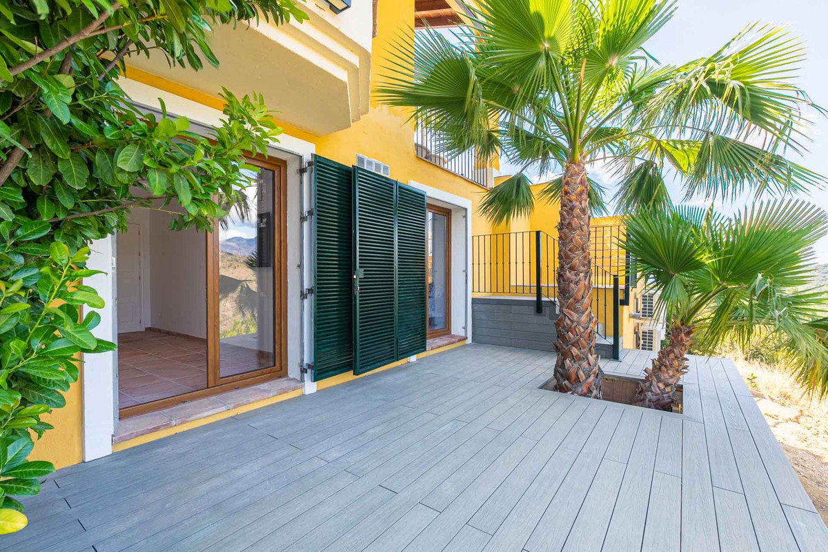 5 Bed Townhouse for sale in Benahavís Costa Del Sol, Málaga, Spain