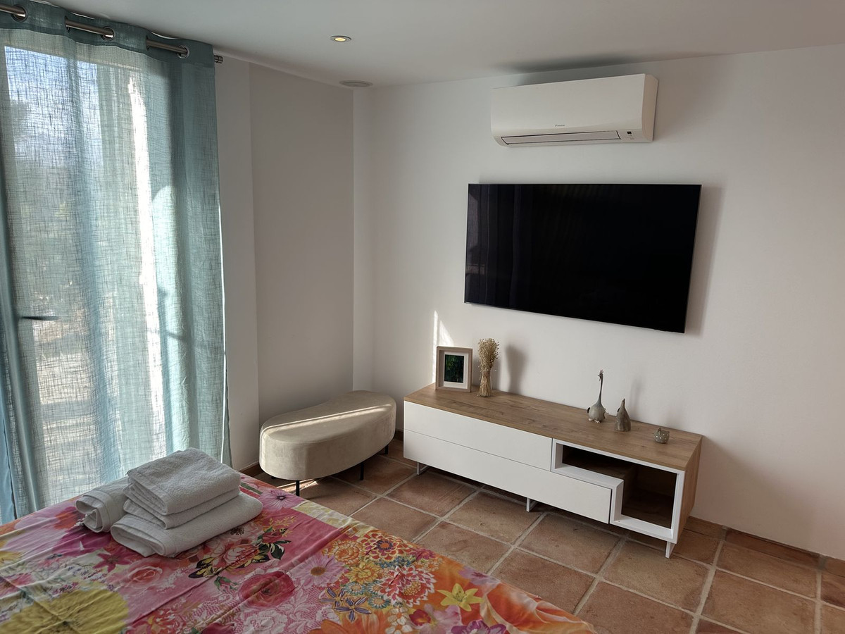 5 Bed Townhouse for sale in Benahavís Costa Del Sol, Málaga, Spain