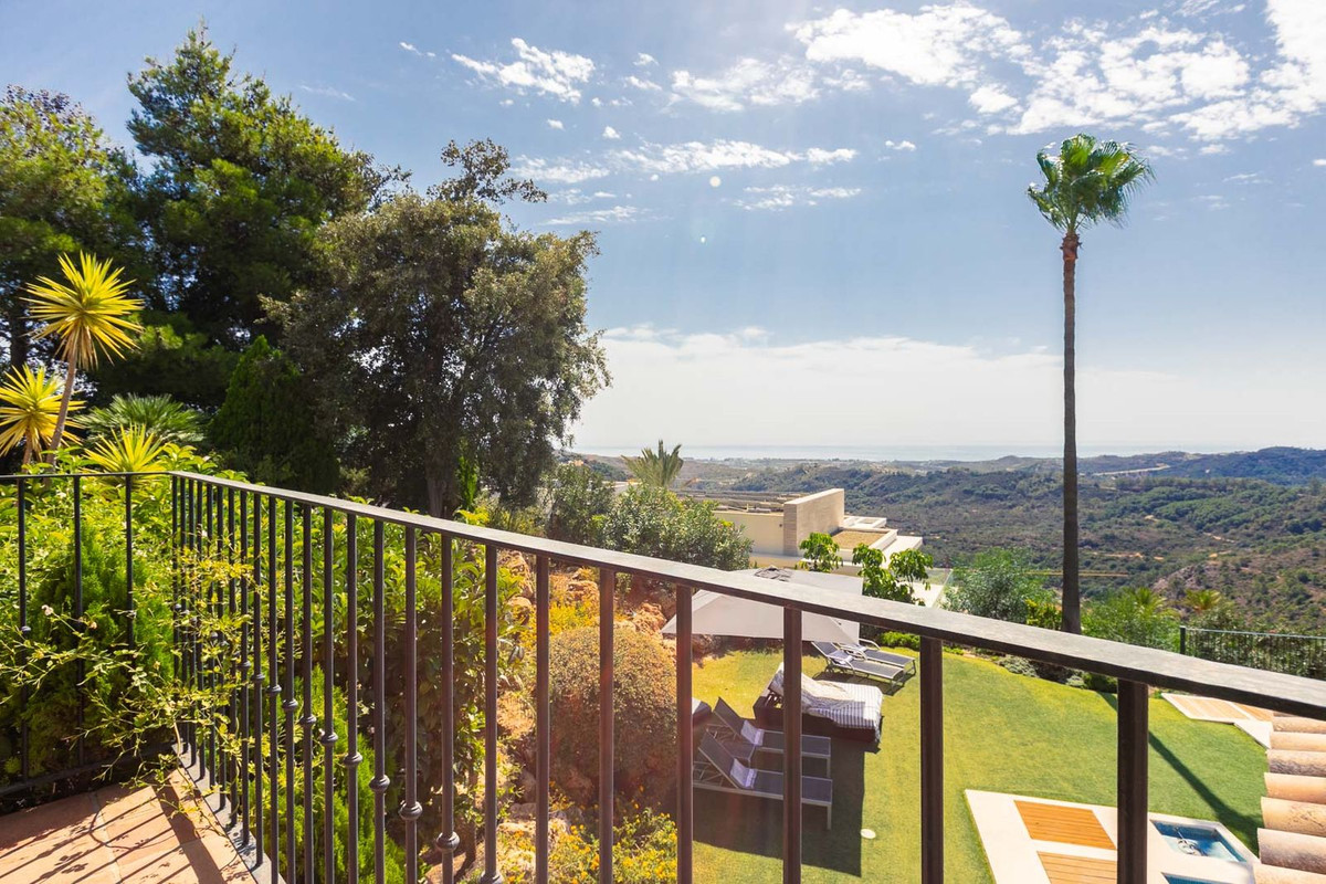 5 Bed Townhouse for sale in Benahavís Costa Del Sol, Málaga, Spain
