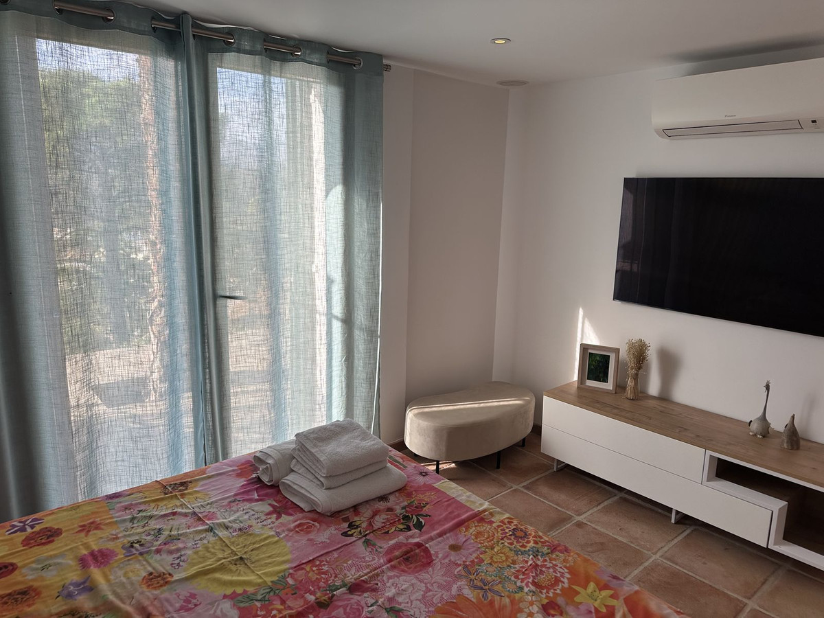 5 Bed Townhouse for sale in Benahavís Costa Del Sol, Málaga, Spain