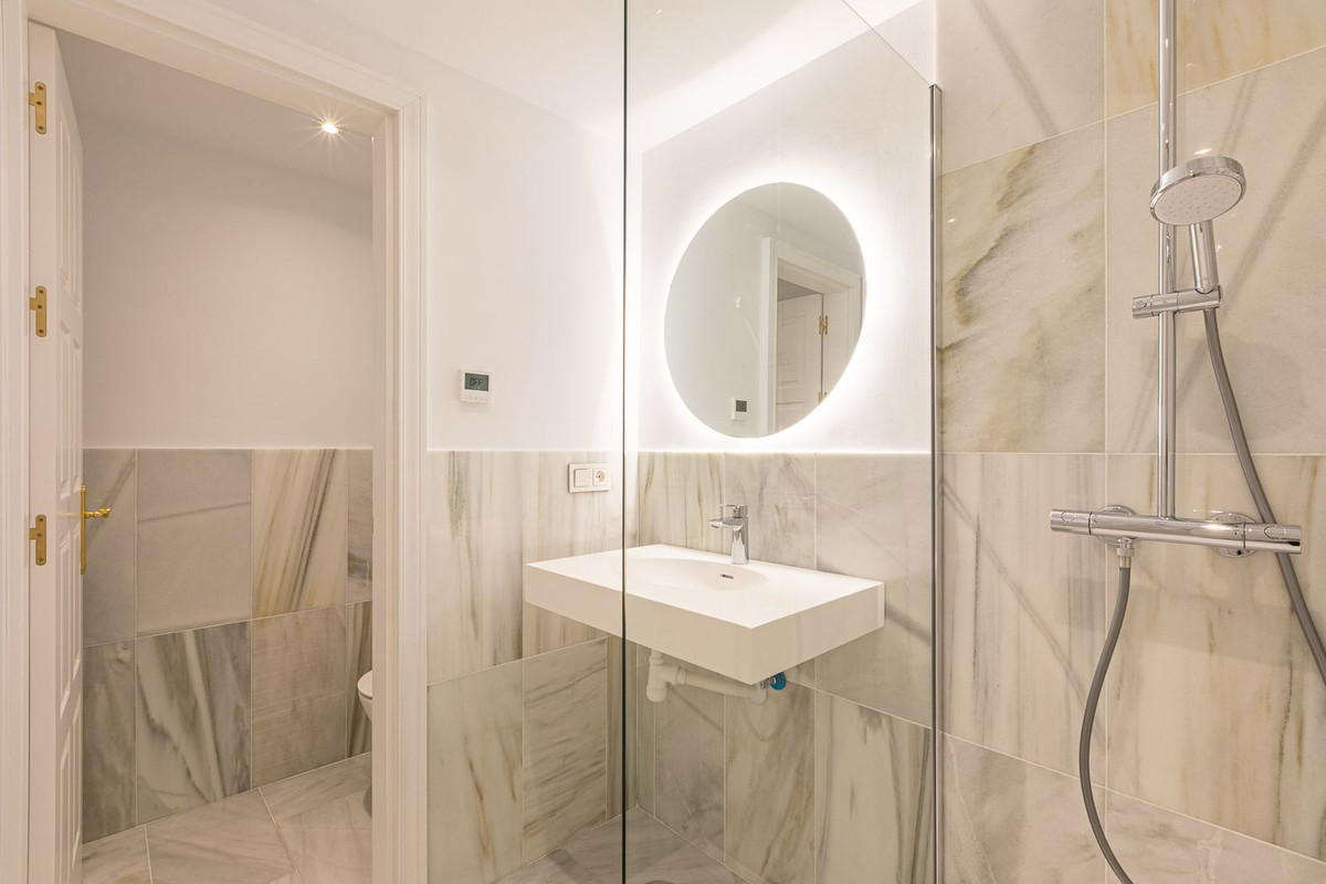 5 Bed Townhouse for sale in Benahavís Costa Del Sol, Málaga, Spain