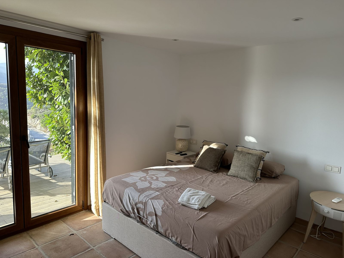5 Bed Townhouse for sale in Benahavís Costa Del Sol, Málaga, Spain