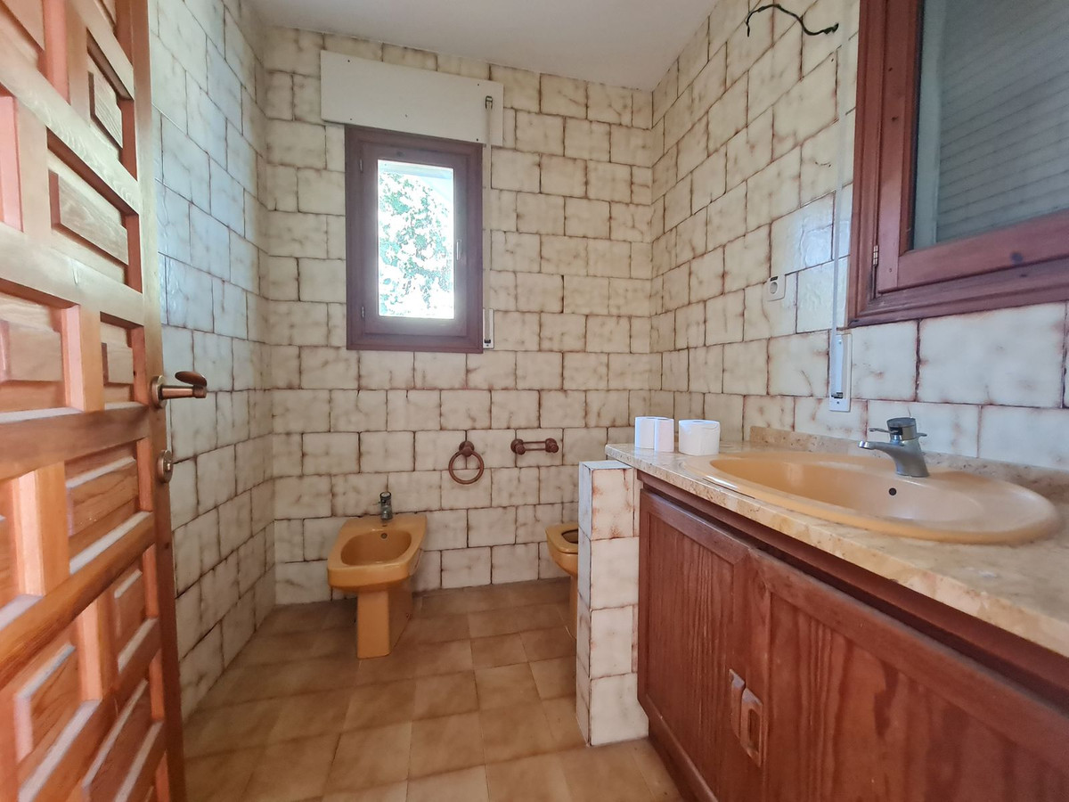 5 Bed Townhouse for sale in Las Chapas Costa Del Sol, Málaga, Spain