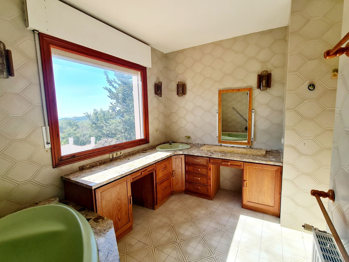 5 Bed Townhouse for sale in Las Chapas Costa Del Sol, Málaga, Spain