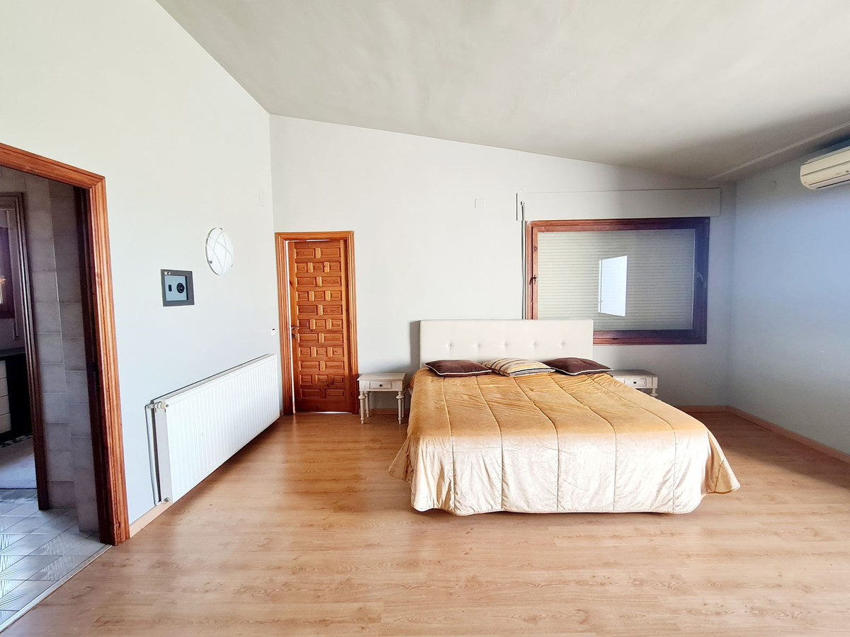 5 Bed Townhouse for sale in Las Chapas Costa Del Sol, Málaga, Spain