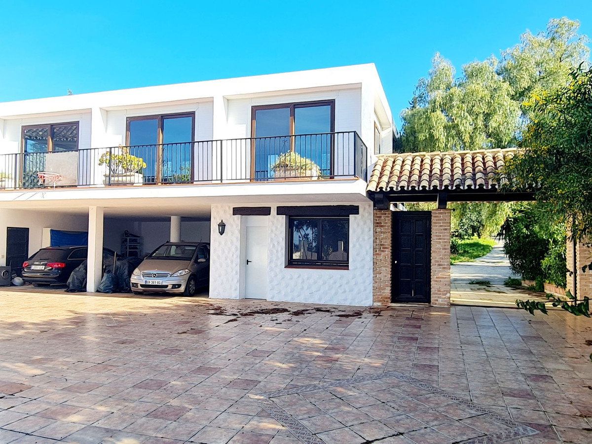 5 Bed Townhouse for sale in Las Chapas Costa Del Sol, Málaga, Spain