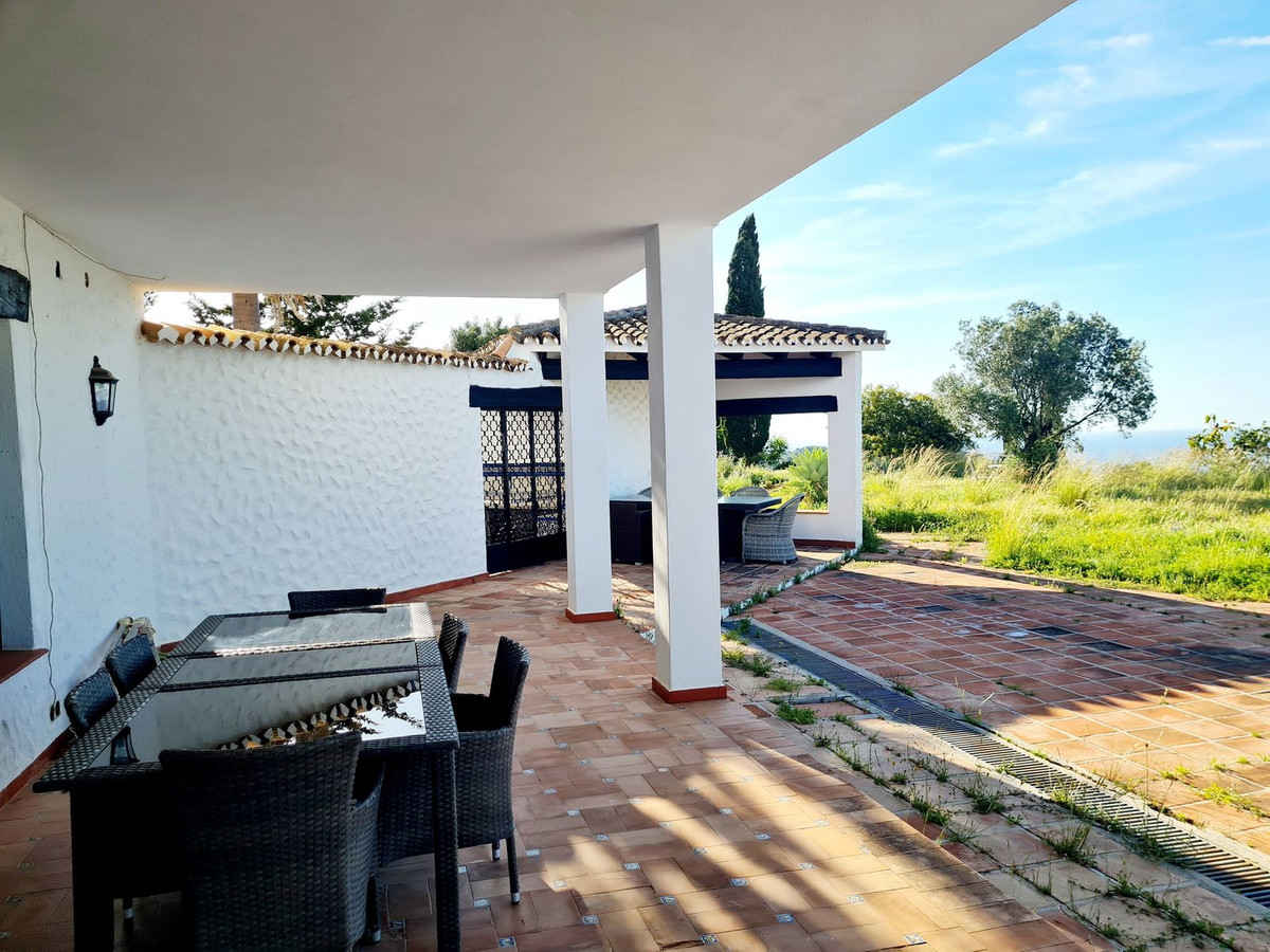 5 Bed Townhouse for sale in Las Chapas Costa Del Sol, Málaga, Spain