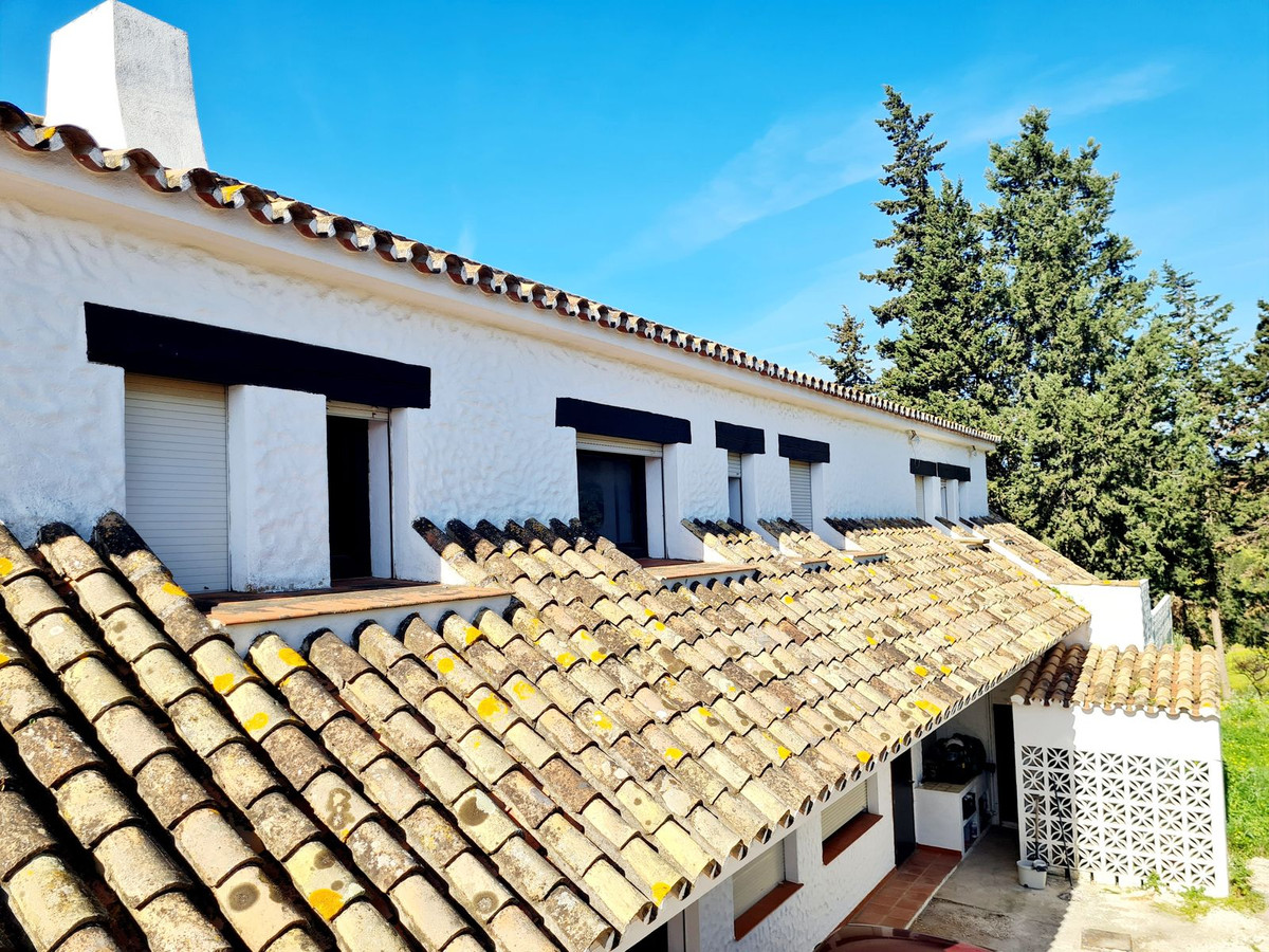 5 Bed Townhouse for sale in Las Chapas Costa Del Sol, Málaga, Spain