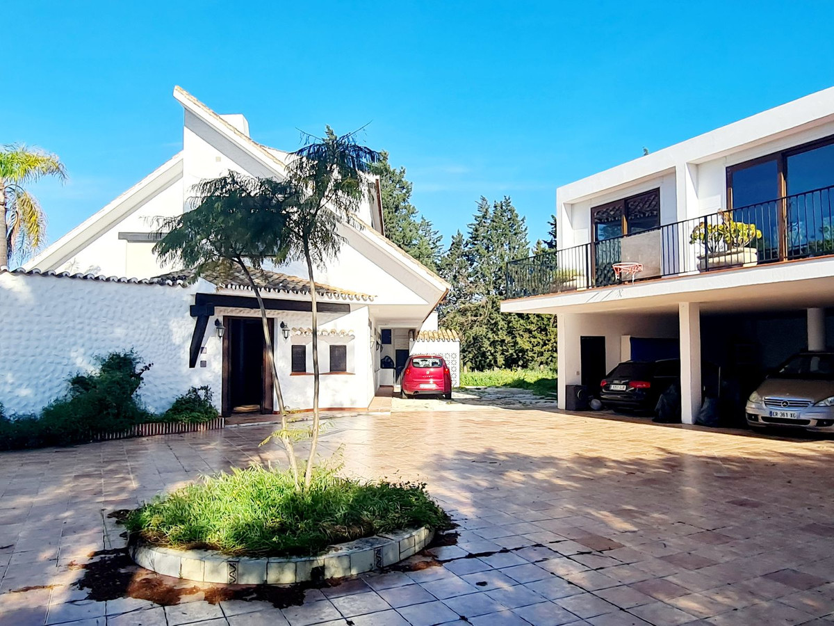 5 Bed Townhouse for sale in Las Chapas Costa Del Sol, Málaga, Spain