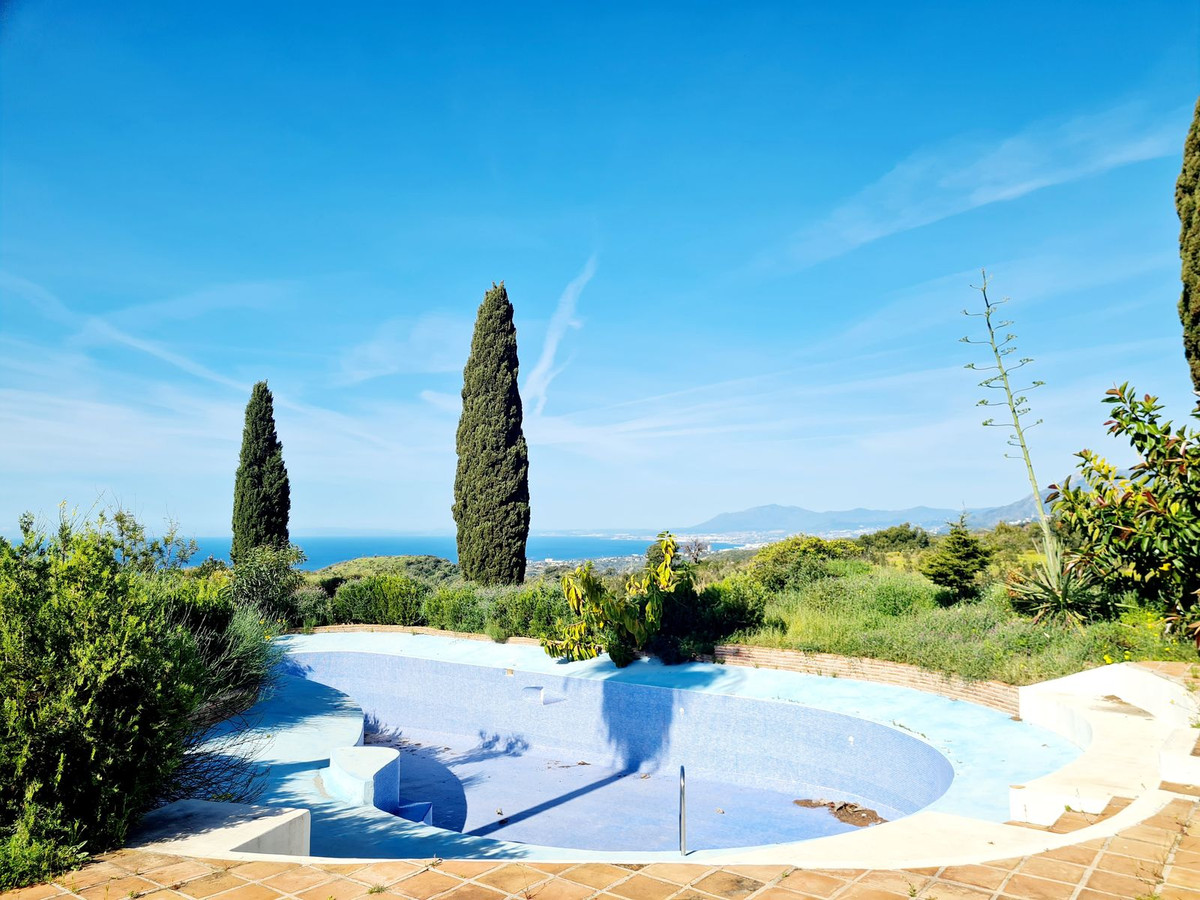 5 Bed Townhouse for sale in Las Chapas Costa Del Sol, Málaga, Spain