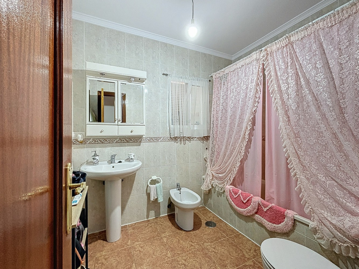 Se vende Villa - Chalet de 4 dormitorios en Costa Del Sol East, Málaga, España