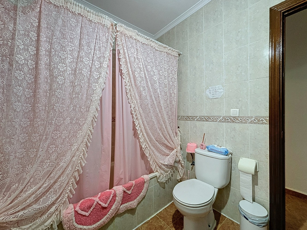 Se vende Villa - Chalet de 4 dormitorios en Costa Del Sol East, Málaga, España