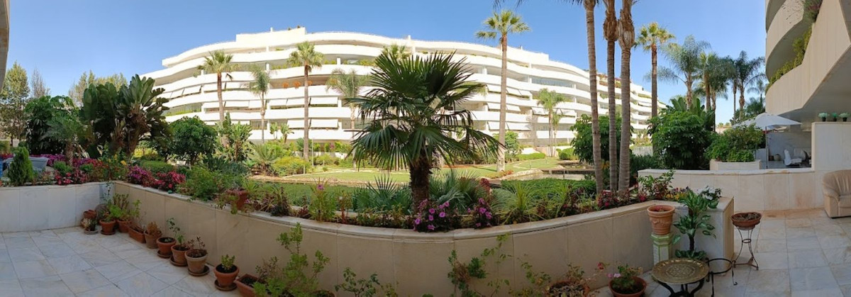 2 Bed Apartment for sale in Puerto Banús Costa Del Sol, Málaga, Spain