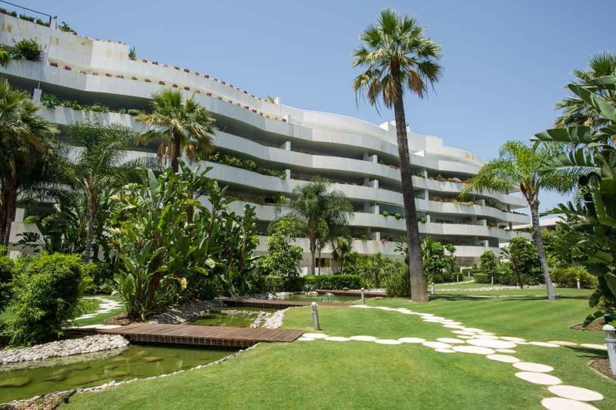 2 Bed Apartment for sale in Puerto Banús Costa Del Sol, Málaga, Spain