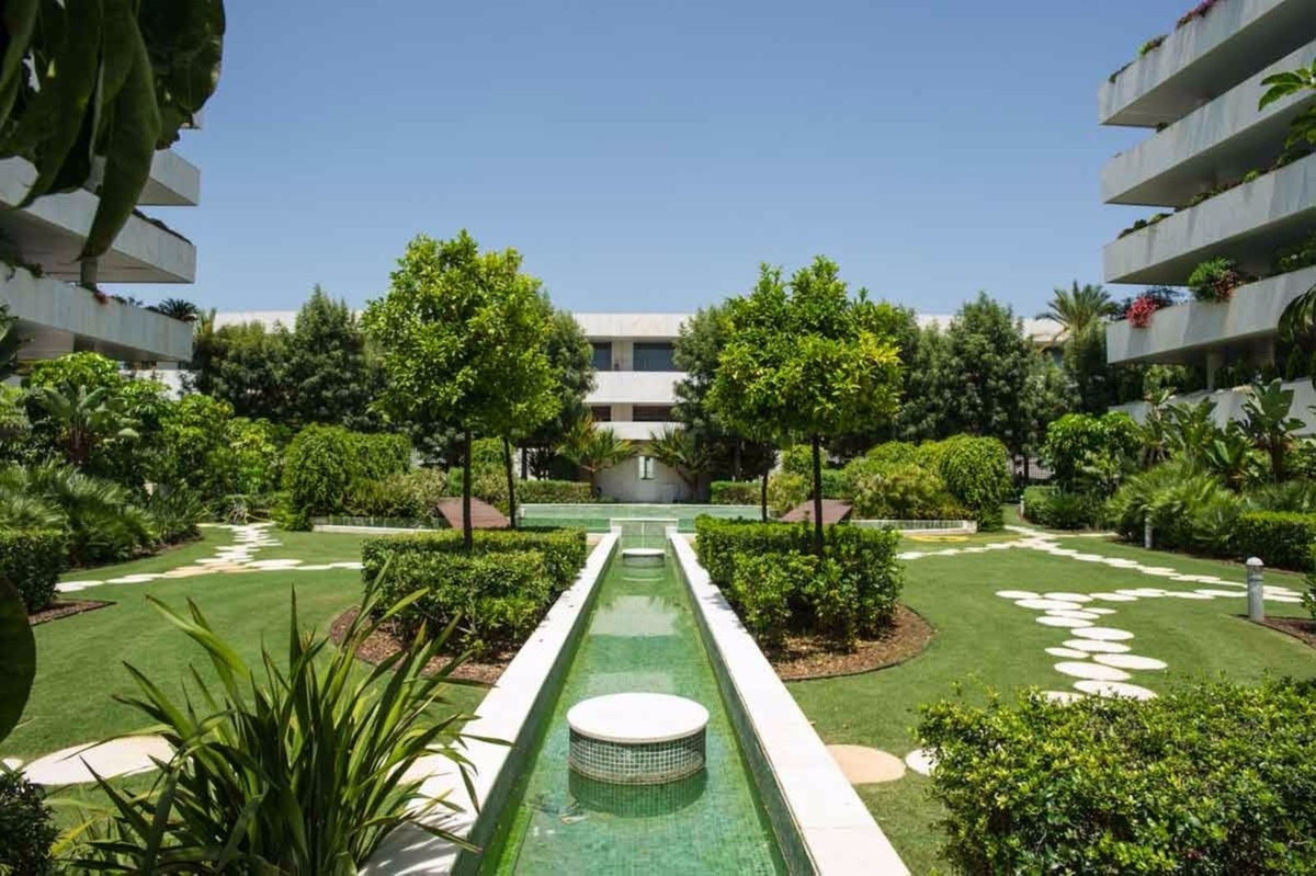 2 Bed Apartment for sale in Puerto Banús Costa Del Sol, Málaga, Spain