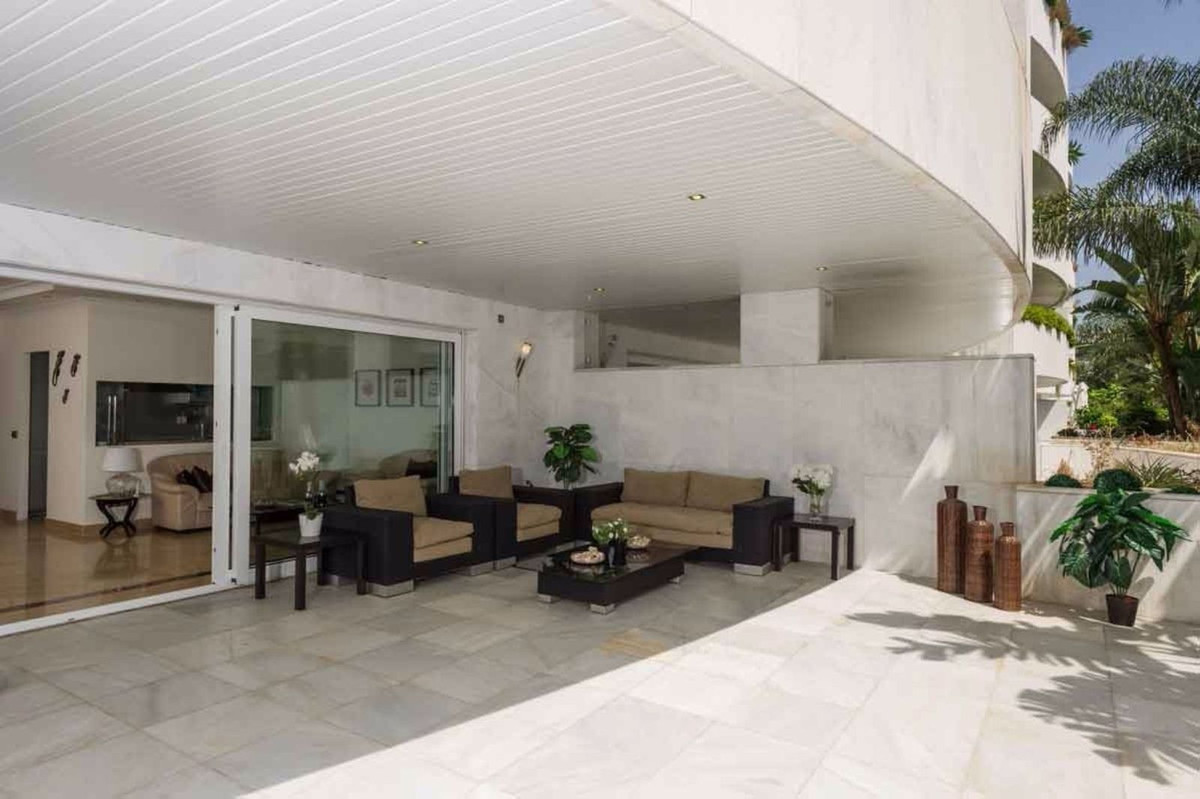 2 Bed Apartment for sale in Puerto Banús Costa Del Sol, Málaga, Spain