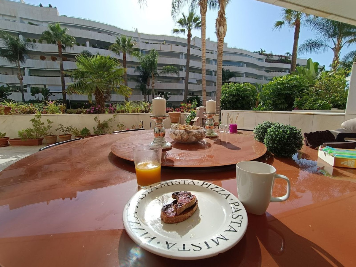 2 Bed Apartment for sale in Puerto Banús Costa Del Sol, Málaga, Spain