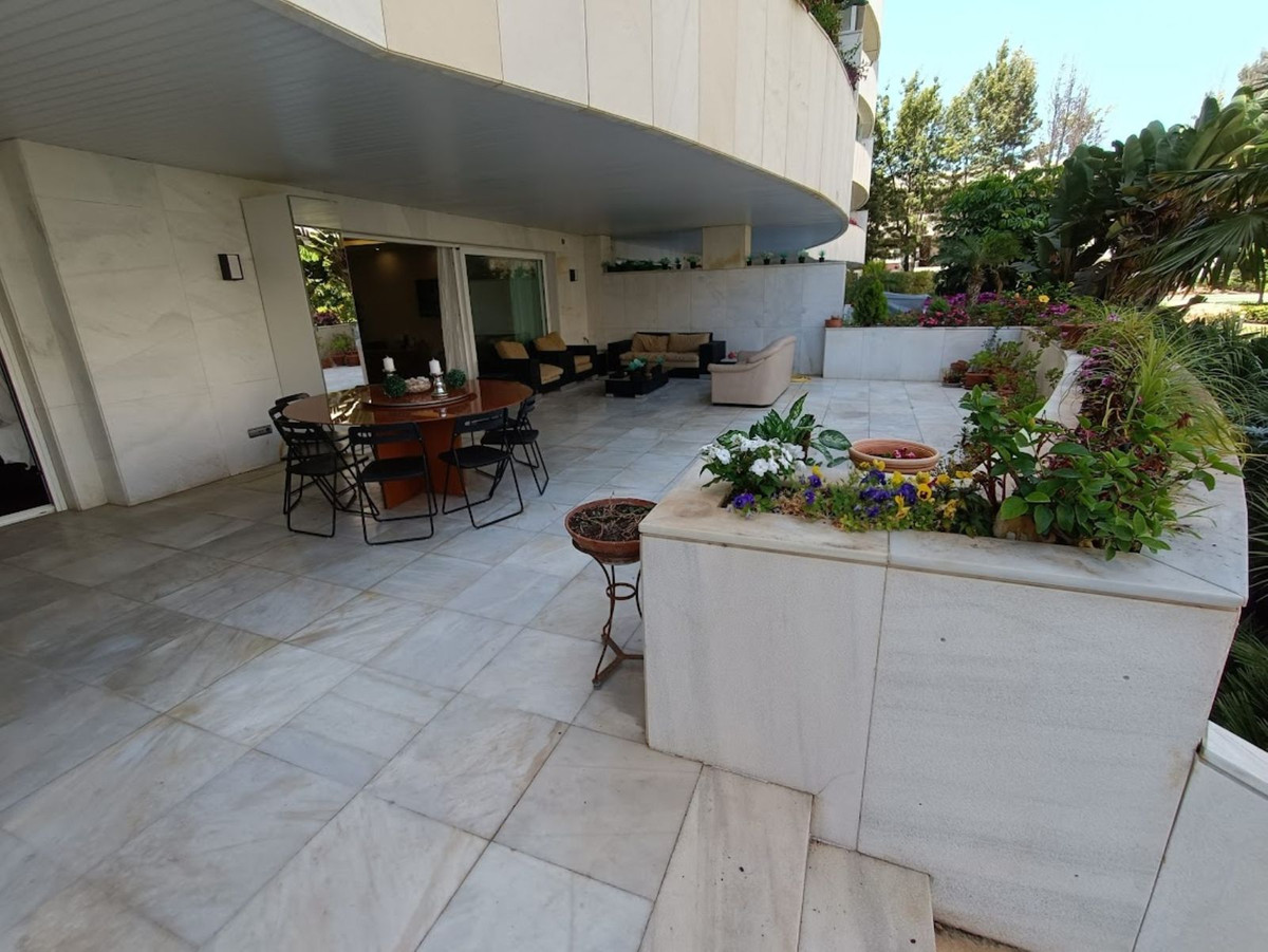 2 Bed Apartment for sale in Puerto Banús Costa Del Sol, Málaga, Spain