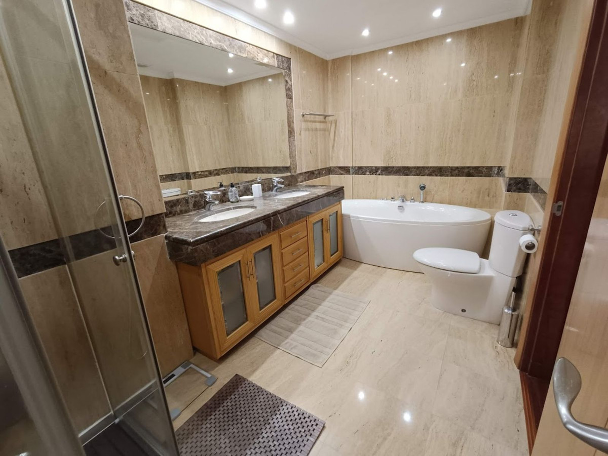 2 Bed Apartment for sale in Puerto Banús Costa Del Sol, Málaga, Spain