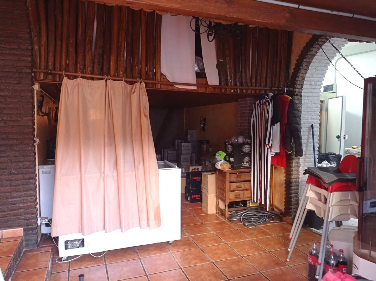 5 Bed Commercial unit for sale in Cabopino Costa Del Sol, Málaga, Spain
