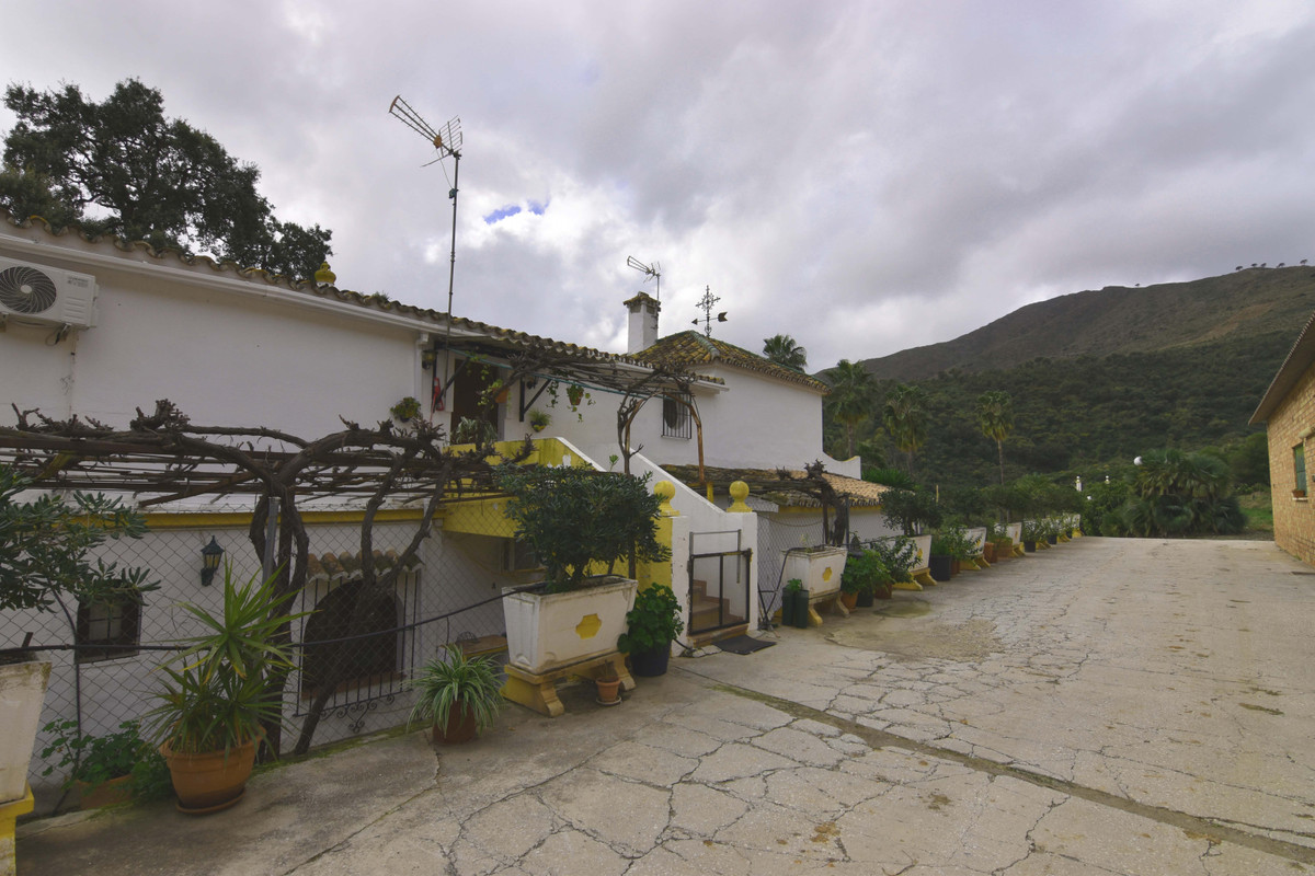 Se vende Finca - Cortijo de 8 dormitorios en Costa Del Sol, Málaga, España